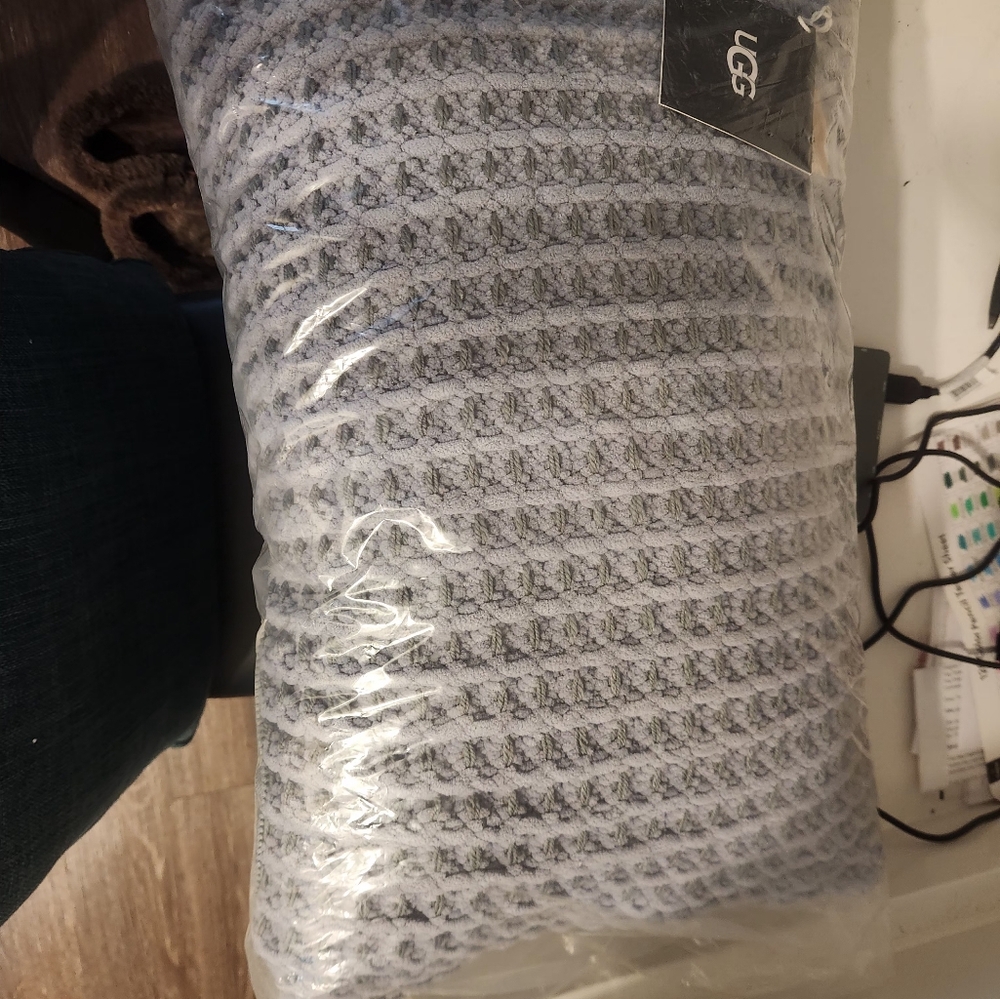UGG Pillow For KRH1967